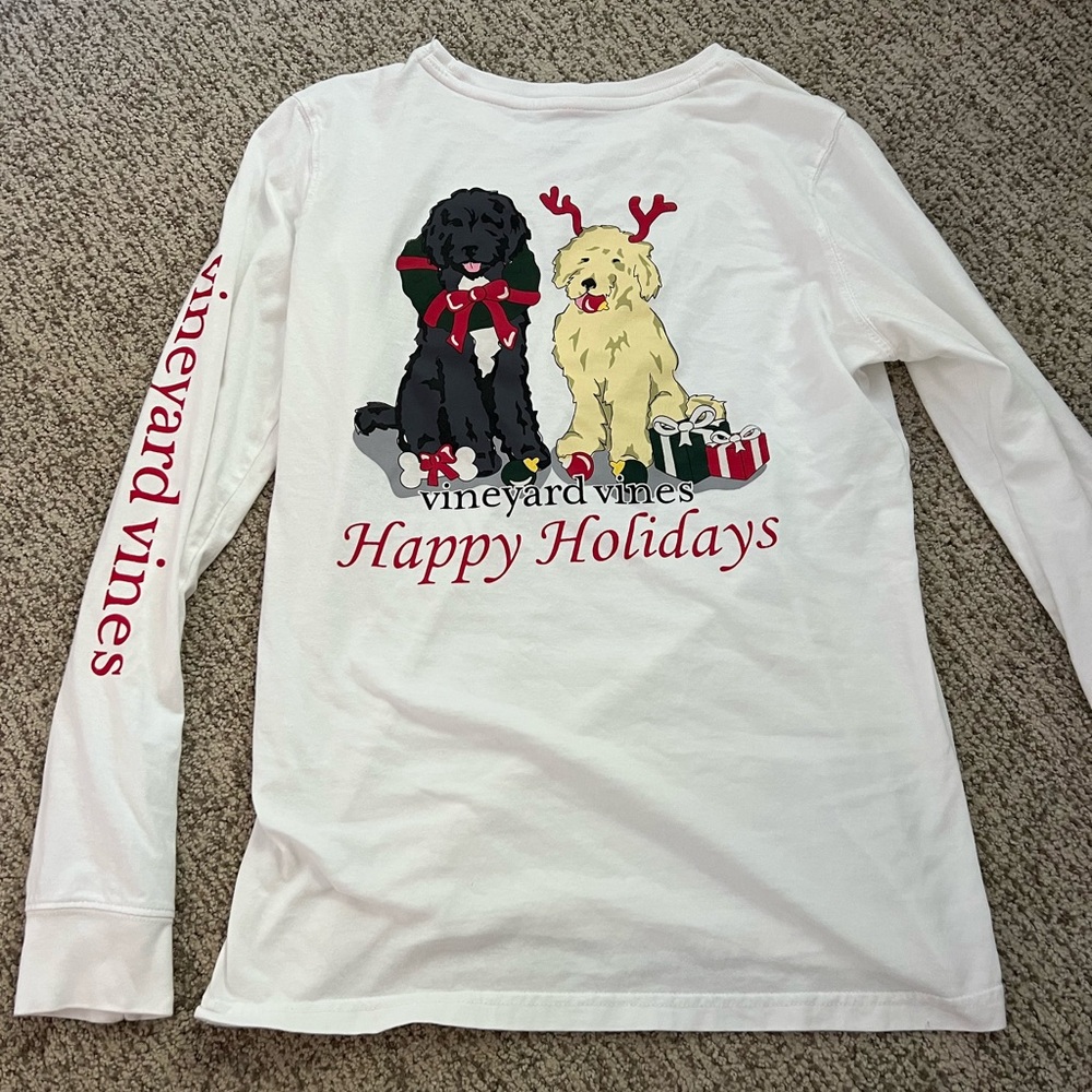 Vineyard Vines
Furry Friends Holiday Long Sleeve Pocket Tee